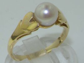 9ct-Yellow-Gold-Ladies-Lustrous-Pearl-Ring-with-Heart-Shoulders-0-0