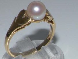 9ct-Yellow-Gold-Ladies-Lustrous-Pearl-Ring-with-Heart-Shoulders-0-1