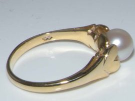 9ct-Yellow-Gold-Ladies-Lustrous-Pearl-Ring-with-Heart-Shoulders-0-3